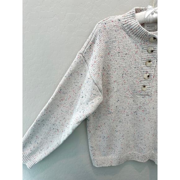 ANDREE BY UNIT | Speckled Button Front Mock Neck Sweater | Small - Picture 3 of 7